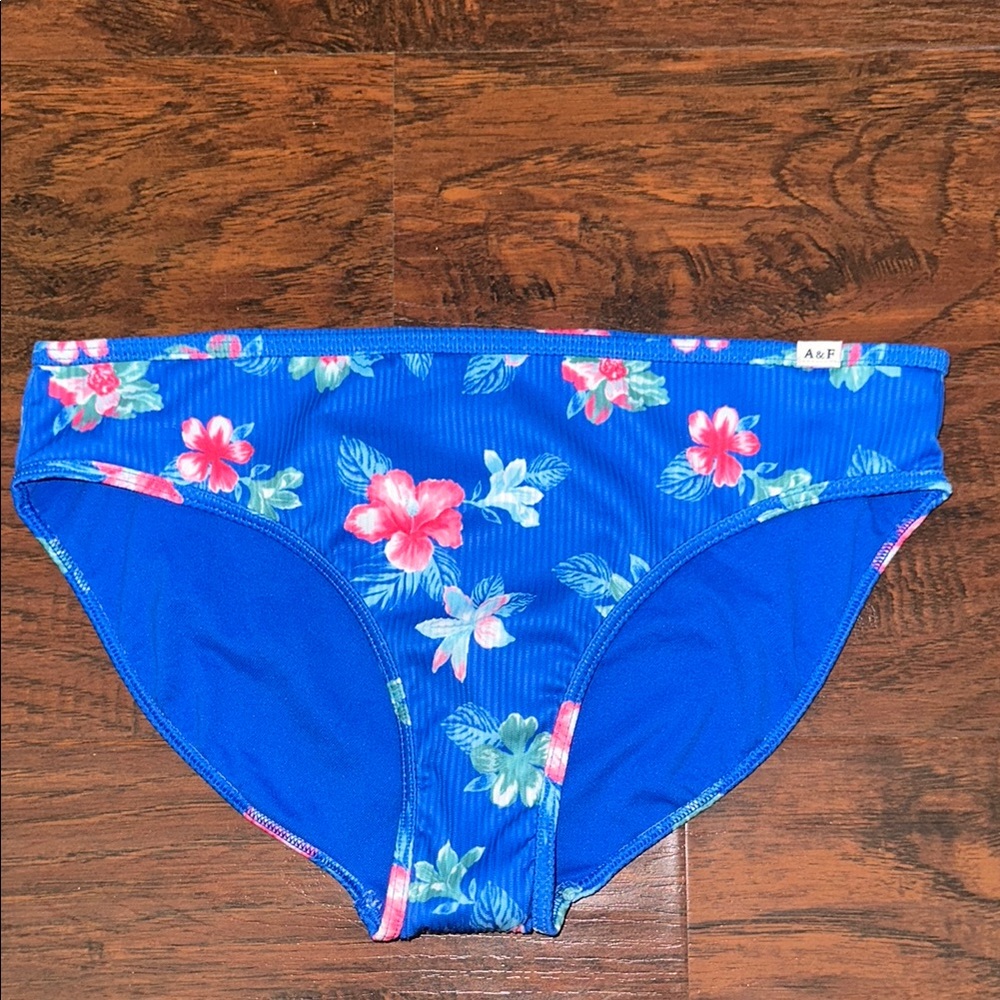 NWOT Abercrombie Kids Blue and Pink Bikini Bottom (17/18)